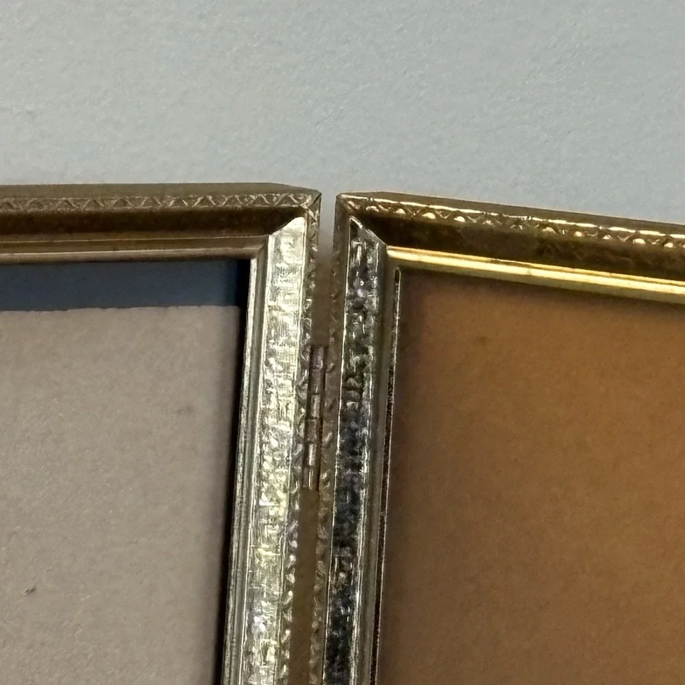 Vintage 8x10 Photo Picture Frame Bi-fold Gold‎ Tone Embossed Brass Metal Hinge